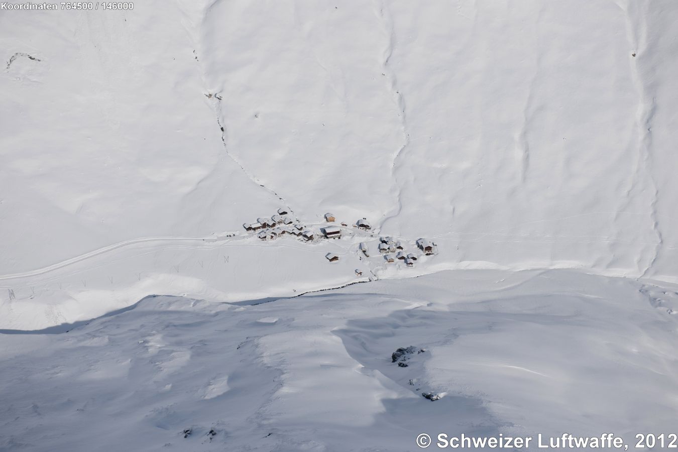 Juf im Avers auf 2126 m.ü.M. als höchst gelegene, ganzjährig bewohnte Siedlung der Schweiz. (Position: 2'764'483.93, 1'146'063.26)